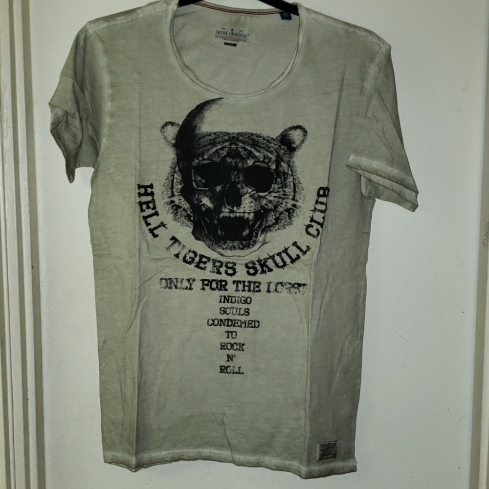 Men's t shirt